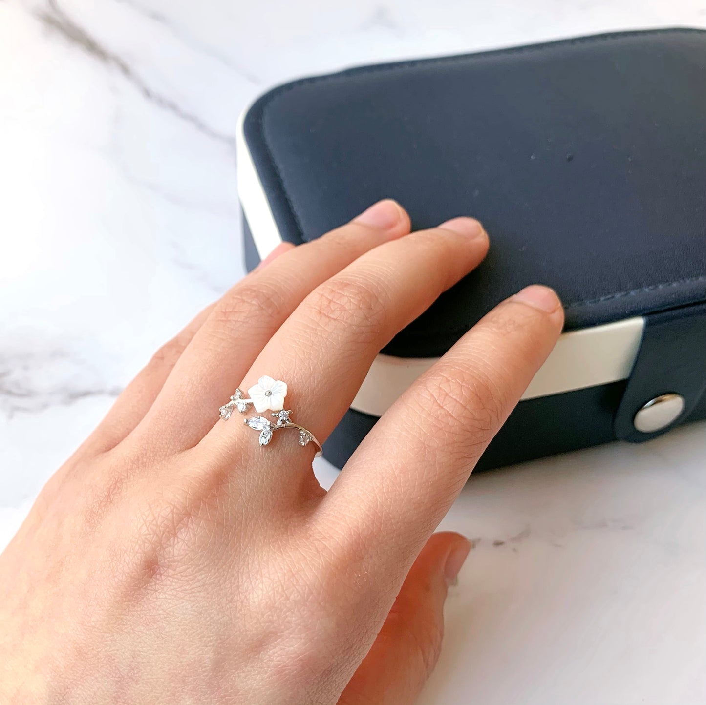 White Shell Flower Adjustable Ring