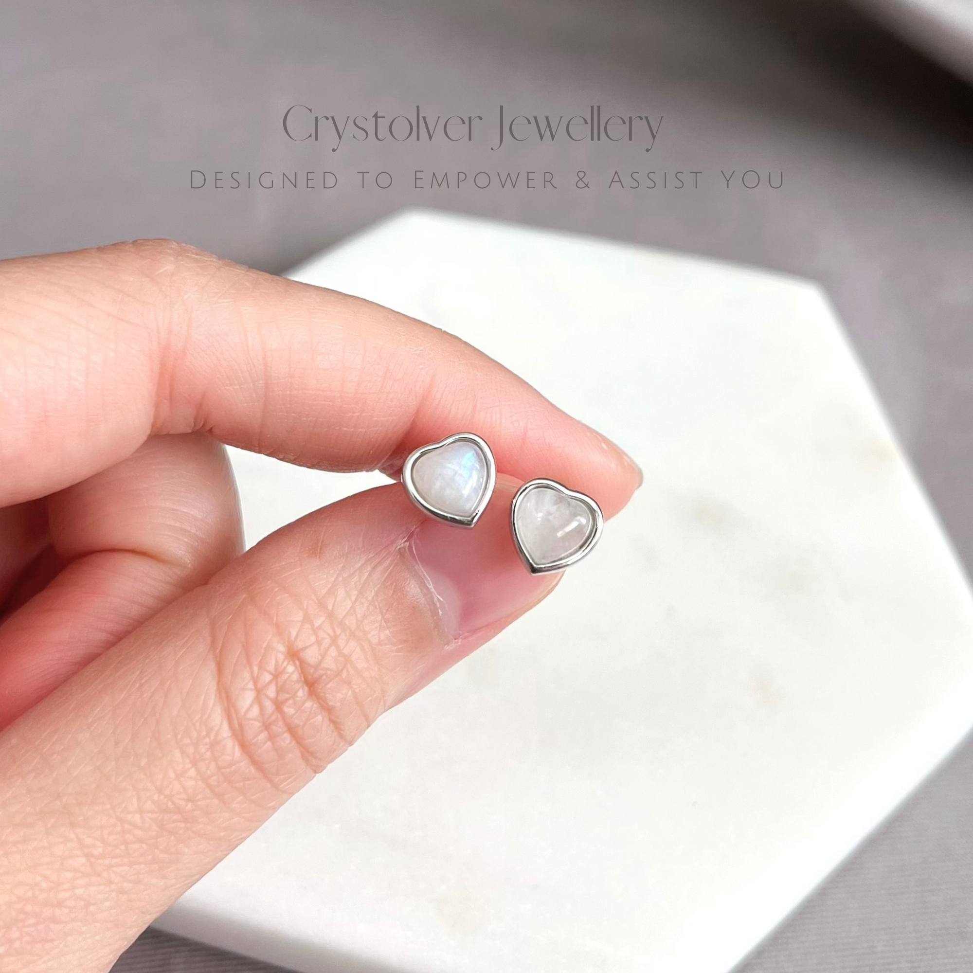 MosDream Natural Moonstone Studs - ApolloBox